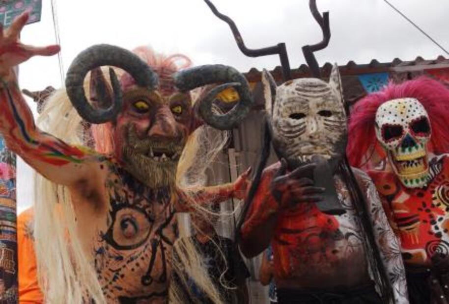 "Diablos" andan sueltos en Carnaval de Oaxaca