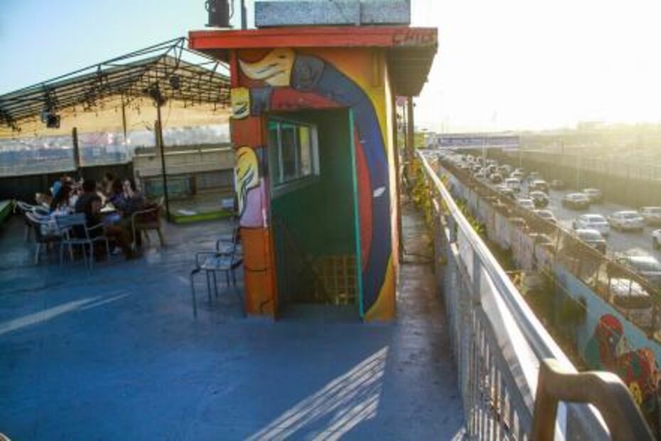 En La Casa del Túnel migrantes aprenden español y derriban la barrera del idioma