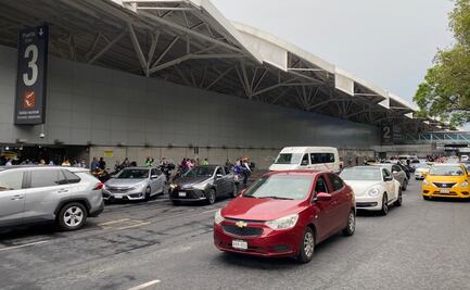 Liberan accesos del AICM tras cuatro horas de bloqueo