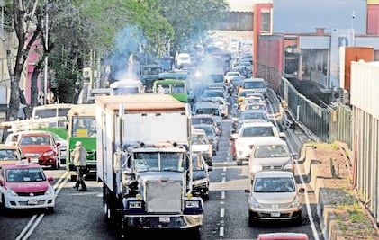 Este jueves 1 de agosto no circulan autos con engomado verde