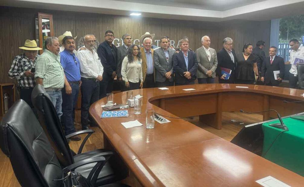 Los agricultores tamaulipecos, fueron recibidos por Víctor Villalobos Arámbula Secretario de Agricultura y Desarrollo Rural (SADER), quien se comprometió a agendar la nueva reunión donde esperan, este presente el Gobernador Américo Villarreal. Foto: Especial