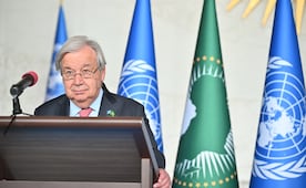 Jefe de la ONU pide a Israel salir del Líbano tras acuerdo de alto al fuego; advierte crímenes de guerra tras muerte de un casco azul