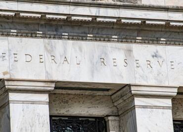 Fed mantiene sin cambios las tasas de interés, pese a presiones de Trump; siguen entre 4.25% y 4.5%