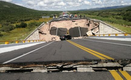 Colapsa puente vehícular en San Luis Potosí; reportan un muerto y 4 heridos
