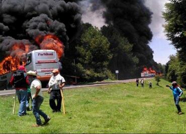 Funcionario de Secretaría de Educación, detrás de bloqueos carreteros y quema de vehículos en Michoacán