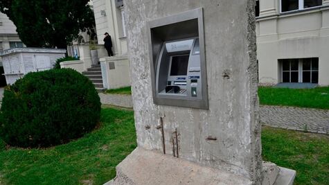 El extraño destino de algunos de los trozos del Muro de Berlín