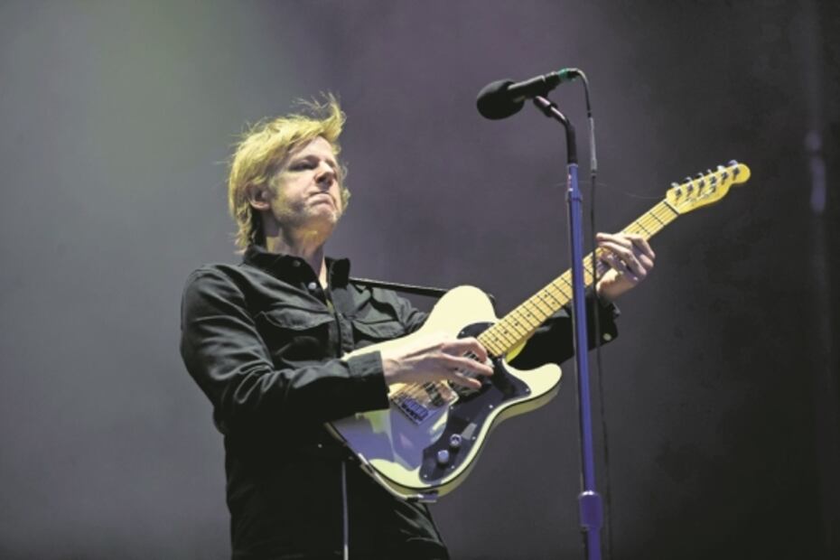 Arctic Monkeys coronan reencuentro rockero de ensueño