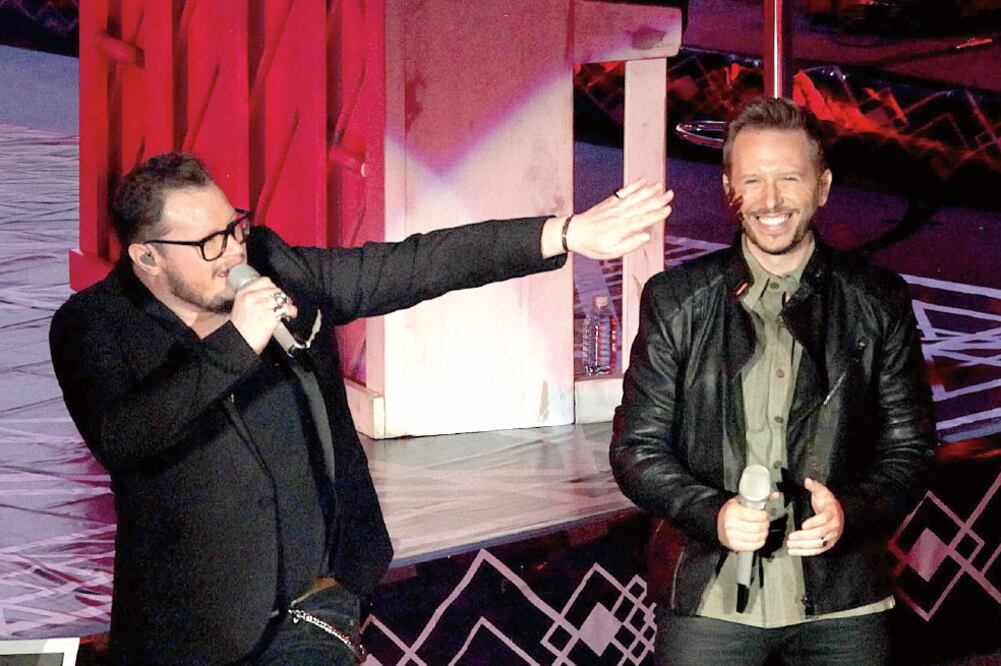 Por dos horas el dúo emocionó a las 10 mil almas presentes (VALENTE ROSAS. EL UNIVERSAL)