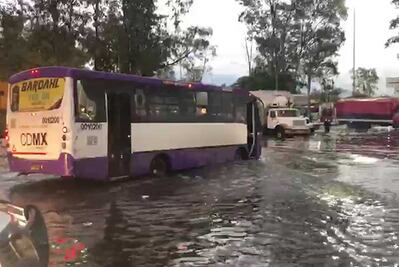 Inundaciones colapsan sur de CDMX