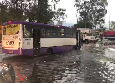 Inundaciones colapsan sur de CDMX