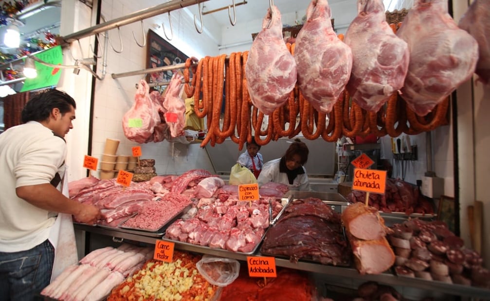 La medida busca evitar riesgos zoosanitarios a la producción porcícola nacional, por lo que no podrán ingresar carne de cerdo, embutidos como jamones, salchichas o productos madurados, entre otros.
