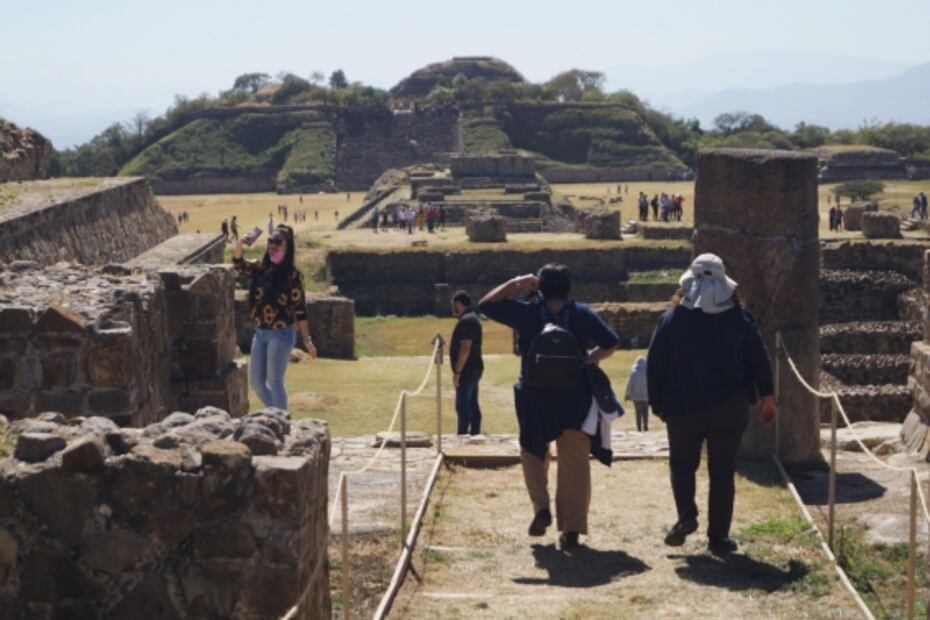 Trabajadores de Monte Albán protestan por pagos pendientes y falta de presupuesto para medidas Covid