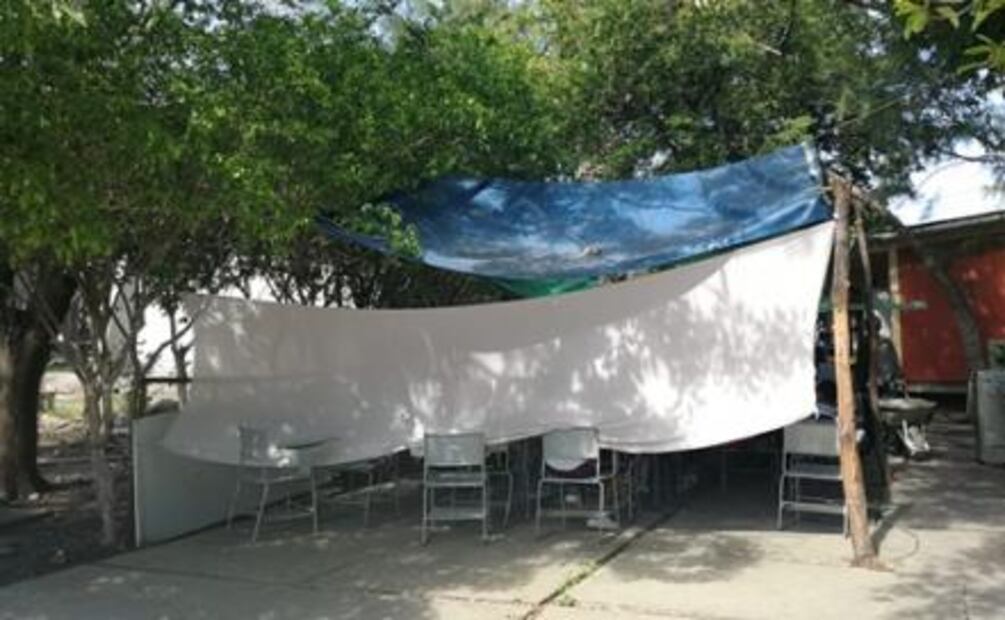 A un año del sismo del 7-S, alumnos aún toman clases bajo lonas en Oaxaca