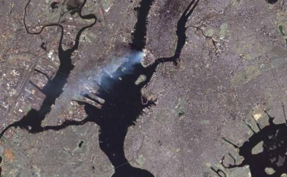 Así se vio desde el espacio el ataque a las torres gemelas en 11-S