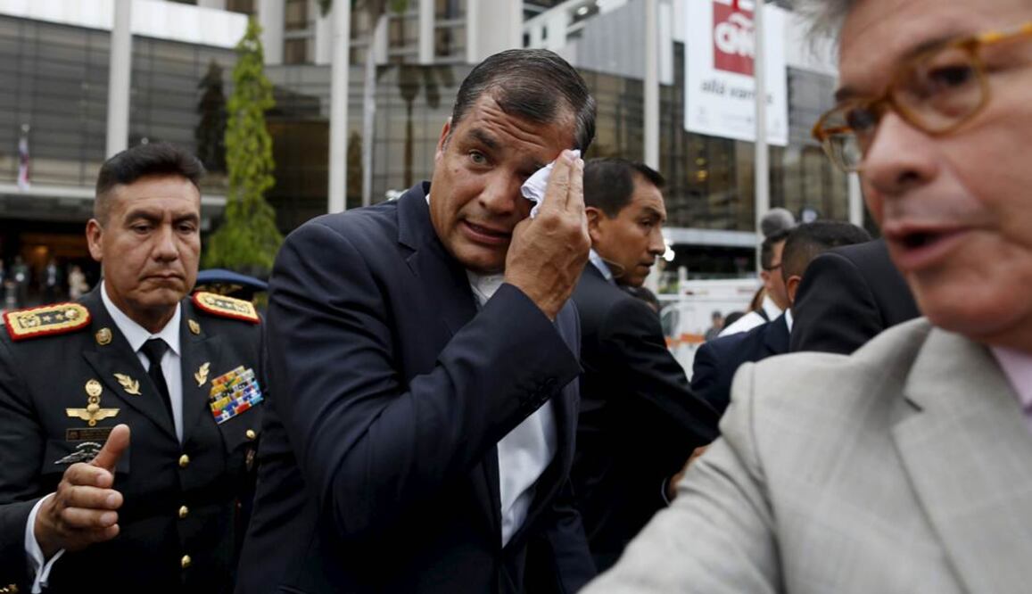 El mandatario, en un diálogo con periodistas, señaló que tras visitar algunas obras tenía previsto acudir a un almuerzo con campesinos, pero que recibió una alerta de seguridad sobre mensajes amenazantes hacia el alcalde de Tabacundo, Frank Gualsaqui