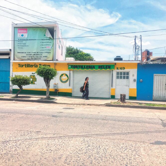 El miércoles, muchas tortillerías seguían cerradas en Celaya, las pocas que abrieron vendían el kilo más caro, según denuncias en redes sociales. ESPECIAL