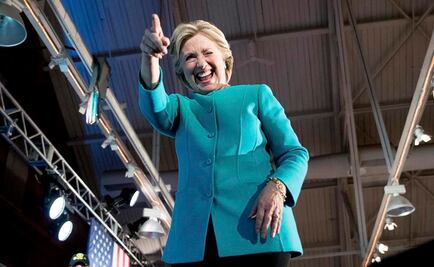 A un día, encuestas favorecen a Hillary Clinton