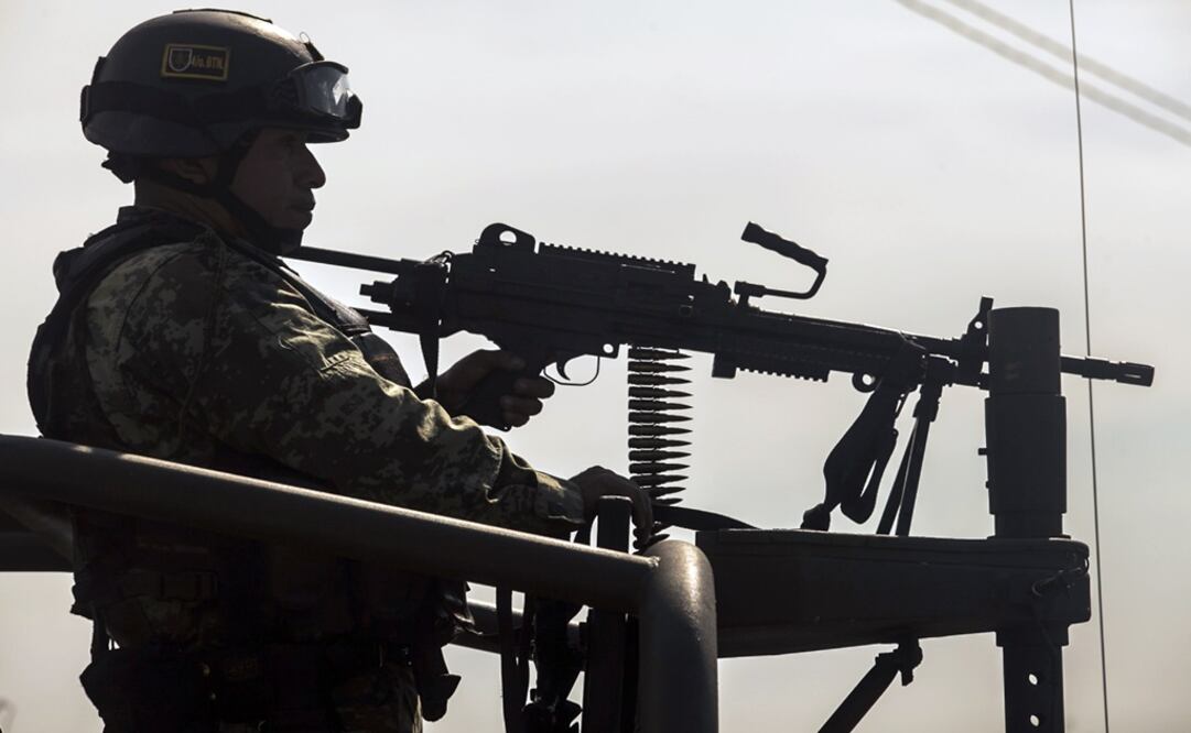 Mexican soldiers patrol during an operation against alleged members of organized crime - Photo: Rashide Frias/AFP