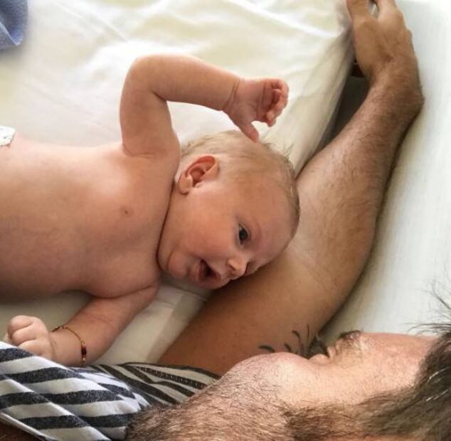 Julián Gil y Matías. Foto: Instagram.