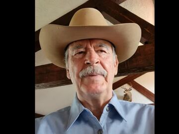 Con "uniforme de campaña", Vicente Fox llama a sacar de Palacio Nacional al "gobierno autoritario y dictatorial"