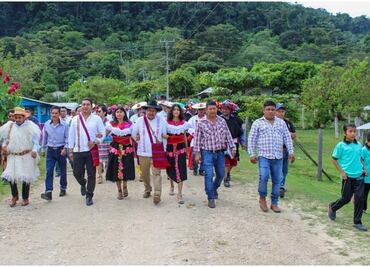 Servicio eléctrico llega a pueblo de Chiapas donde vivió el subcomandante Marcos; llevaban más de 20 años solicitándolo