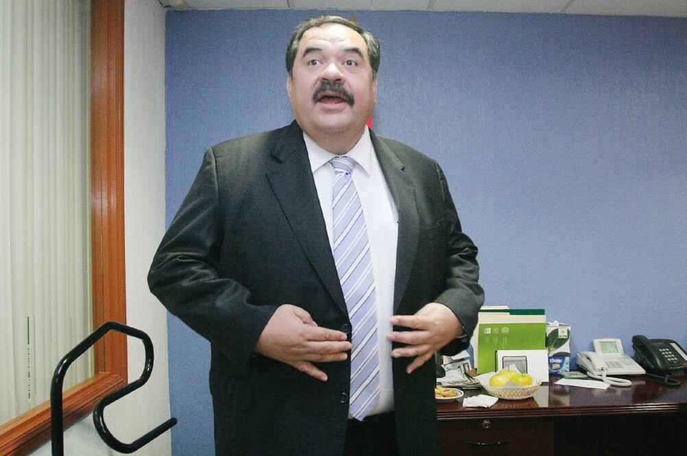 El senador del PAN, Héctor Larios (PAN), afirmó que las acusaciones de la actual gestión de Sonora son ruido mediático para desprestigiar la labor del ex gobernador Guillermo Padrés (ARCHIVO EL UNIVERSAL)