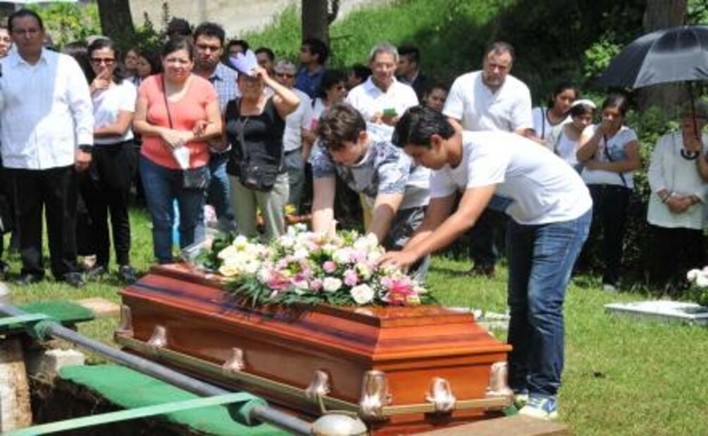 Dan el último adiós a Mara Fernanda en Xalapa