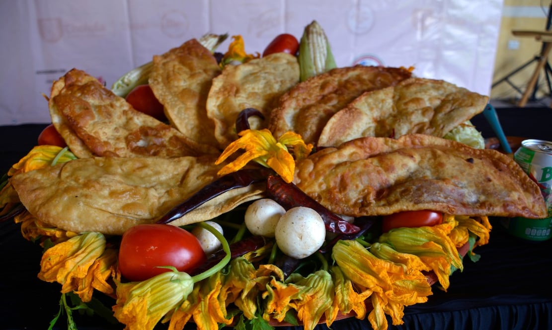 Los molotes son un platillo típico en Puebla que se vende en las noches Foto: Gobierno Puebla / Flickr