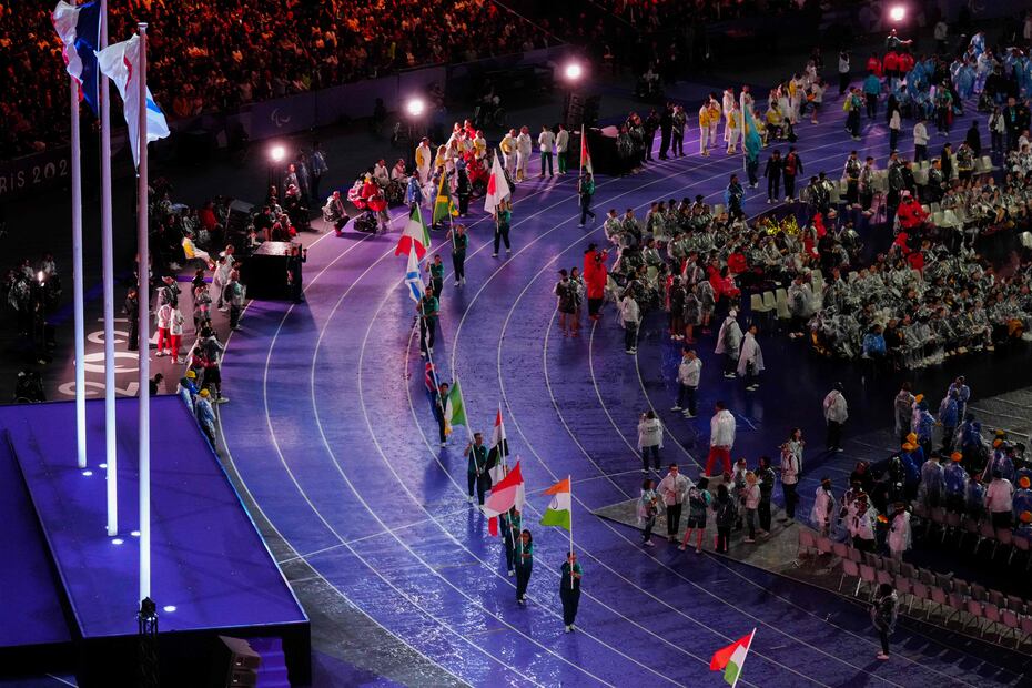 Desfile de los países en el Stade de France, durante la ceremonia de clausura de los Juegos Paralímpicos - Foto: AFP