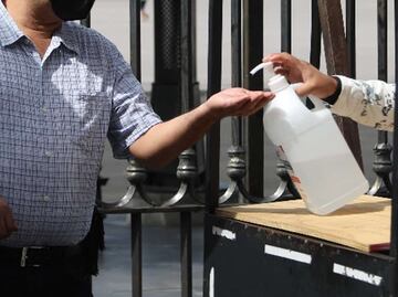 Diputado de Morena denuncia venta de gel antibacterial con metanol en CDMX