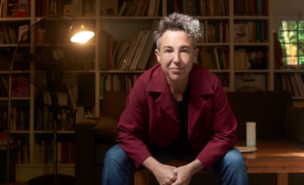 “No hemos dejado de padecer violencia ni extractivismo”: Gabriela Cabezón, Premio Sor Juana Inés de la Cruz