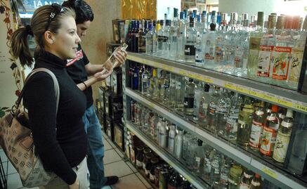 SAT pide verificar legalidad de bebidas alcohólicas estas fiestas decembrinas; checa esto antes de brindar
