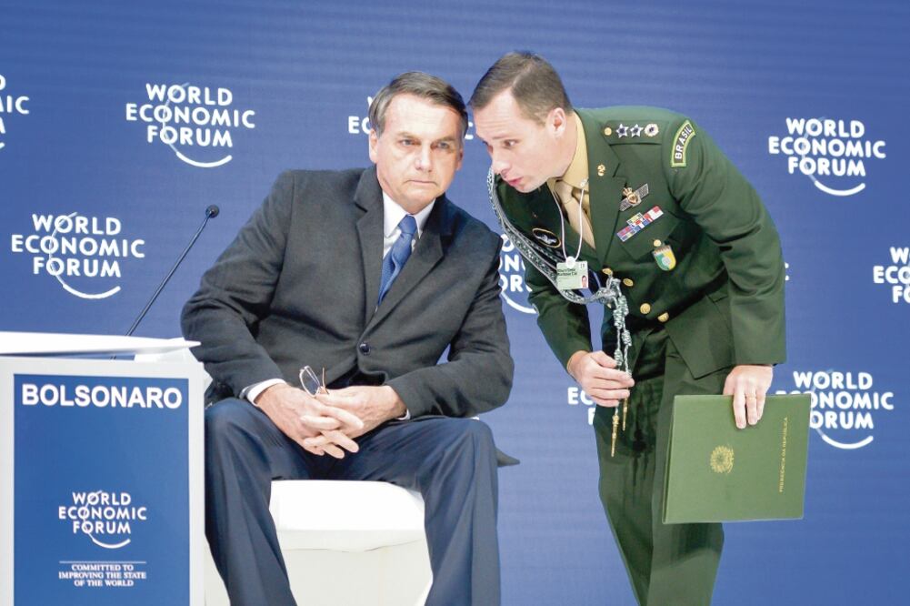Mensaje. Jair Bolsonaro se presentó ayer ante la élite mundial reunida en el Foro de Davos para hablar del “nuevo Brasil” que preside (FABRICE COFFRINI. AFP)