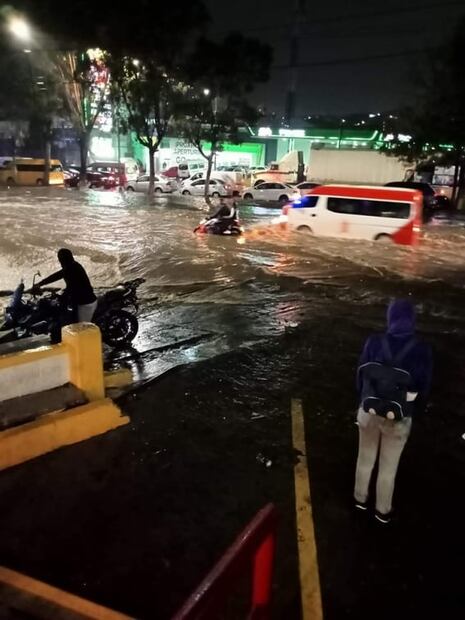 Videos. Tultitlán se inunda por fuertes lluvias; Mexibús suspende el servicio