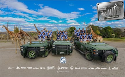 Club Puebla Femenil presume fotografía oficial junto a la jirafa Benito