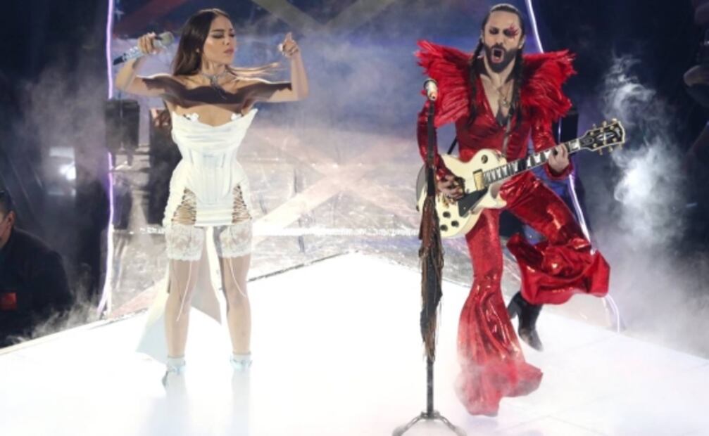 Sexy y de blanco, así lució Danna Paola en los MTV Miaw