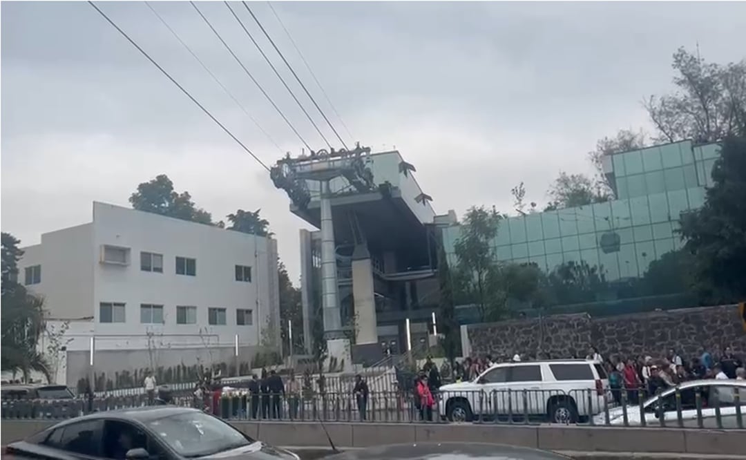 Así luce la estación Los Pinos previo a la inauguración de la línea 3 de Cablebus. Ciudadanos esperan al presidente López Obrador y la presidenta electa, Claudia Sheinbaum. La línea 3 correrá de Los Pinos a Vasco de Quiroga. Foto: Captura de pantalla