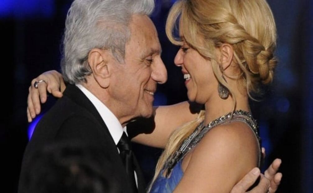 Mientras el padre de Shakira regresa al hospital, Piqué y Clara Chía presumen su amor 