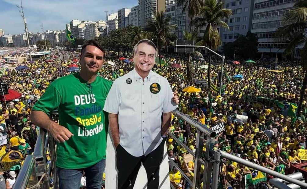 La manifestación incluyó llamados al regreso del expresidente y gritos de apoyo a Eduardo Bolsonaro, así como llamados a la destitución de Lula y Moraes. Foto: X @BolsonaroSP