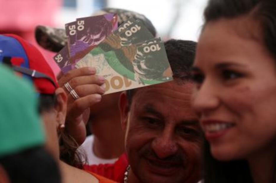 Caracas lanza una nueva moneda para comprar comida