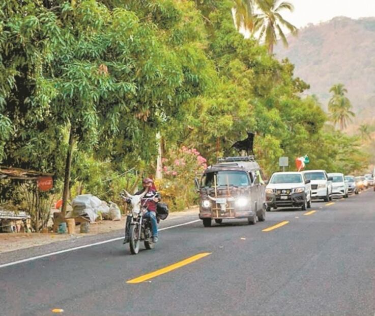 Para Félix Salgado Macedonio no hay plan B: Crónica de una caravana de Guerrero al INE