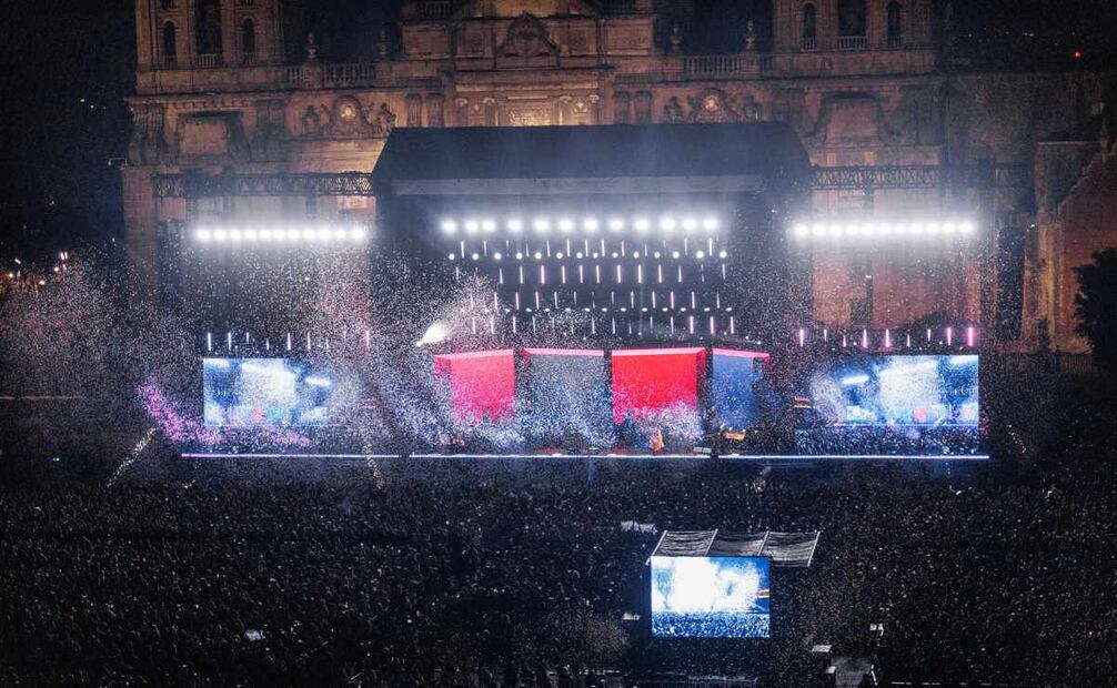 Fito Páez se presentó esta noche en el Zócalo capitalino ante miles de sus fans entonando los clásicos como “11 y 6” “El amor después del amor” y más  18 de enero. Foto: Yaretzy M. Osnaya / EL UNIVERSAL