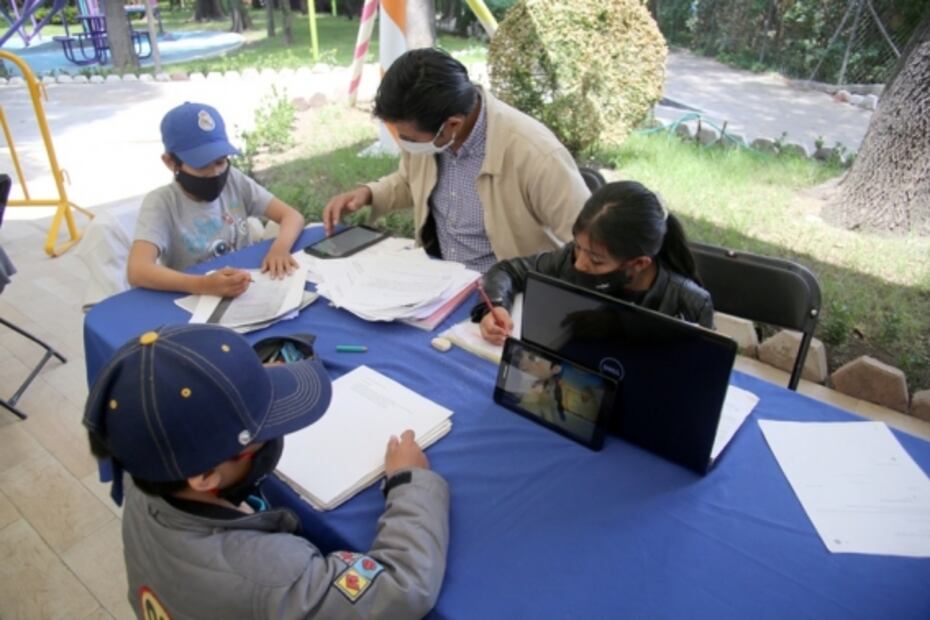 Pasa hasta 7 horas en parque con internet para que sus hijos hagan la tarea