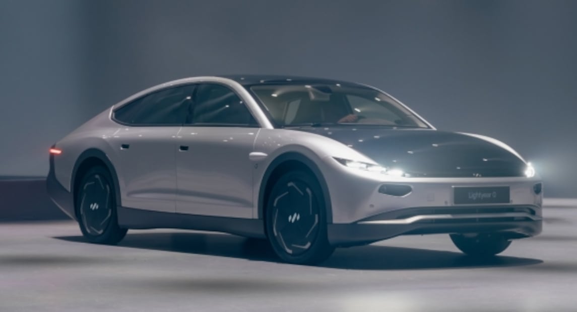El auto eléctrico que se carga cada 7 meses