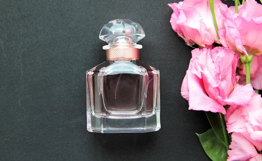La fijación del perfume depende de diversos factores, incluyendo la manera en que se aplica. Foto: Freepik