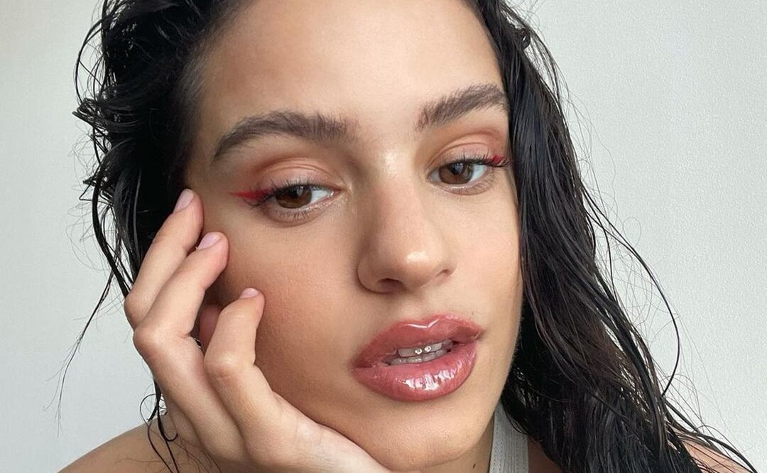La cantante Rosalía cuida su piel para poder lucir un maquillaje natural / Foto: Instagram @rosalia.vt