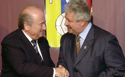 FBI investiga papel de Blatter en caso de sobornos