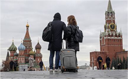 Huida de rusos por movilización redujo ahorros en 7 mil 447 mdd, reporta el Banco Central