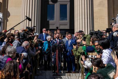 Demandan a la Universidad de Columbia por "acoso" a manifestantes propalestinos