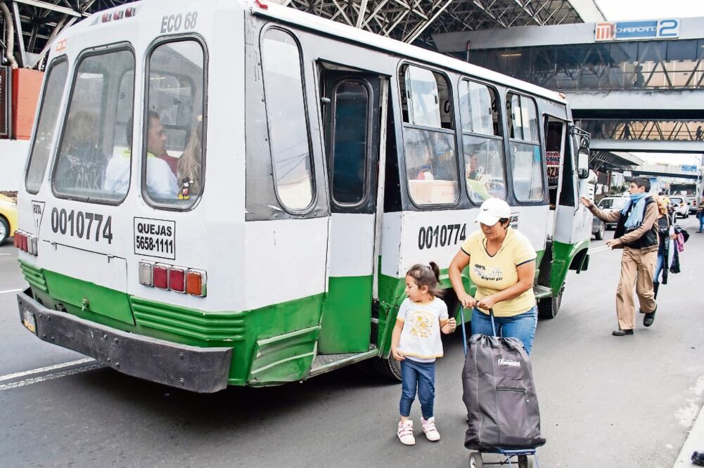 Con las nuevas reglas para el transporte público en Calzada de Tlalpan, las unidades ya no harán doble fila y se evitará que jueguen “carreritas” entre los choferes (ANTONIO TORRES. EL UNIVERSAL)